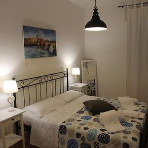 Habitación Estándar con Cama Queen